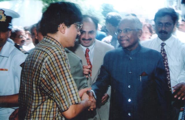 Dr. Lakhotia with President of India.jpg