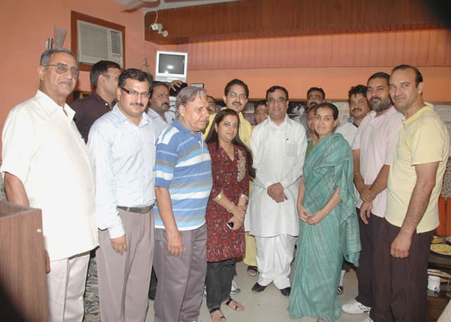 Dr. Lakhotia with shri Ajay Maken then Home minister.jpg