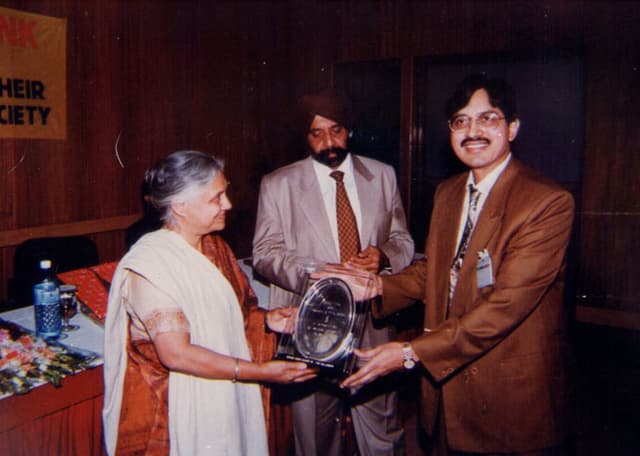 Dr.Lakhotia receiving Human Care Award of Millennium by chief Minister of Delhi in 1999..jpg